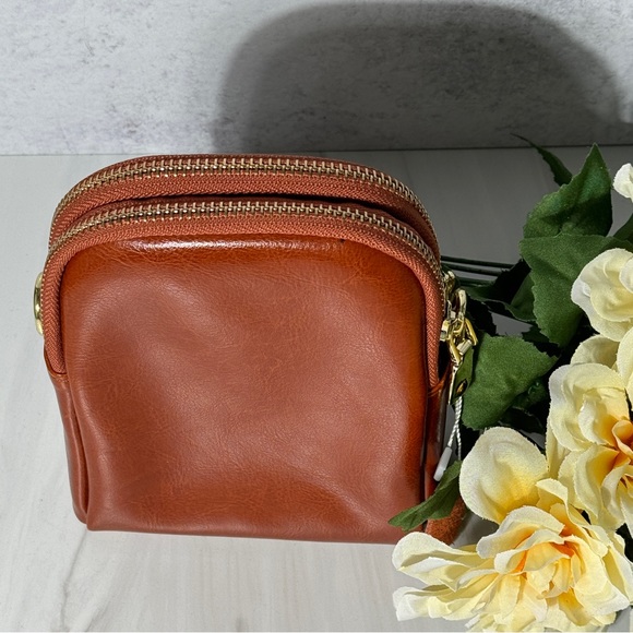 Genuine Leather Crossbody Phone Purse - Picture 3 of 9